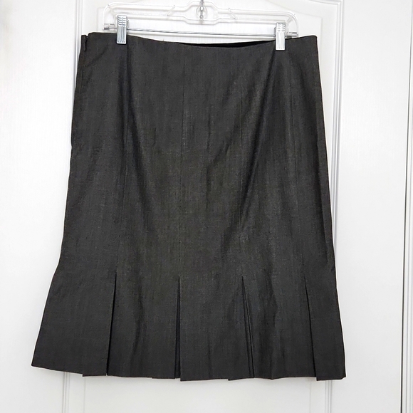 Gap pleated skirt, sz 12 - Picture 2 of 10